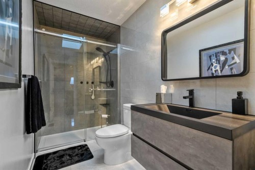 85 Sunset Way Se, Calgary, AB - Indoor Photo Showing Bathroom