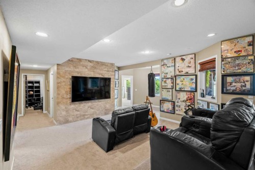 85 Sunset Way Se, Calgary, AB - Indoor Photo Showing Living Room