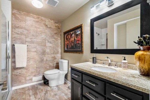 85 Sunset Way Se, Calgary, AB - Indoor Photo Showing Bathroom
