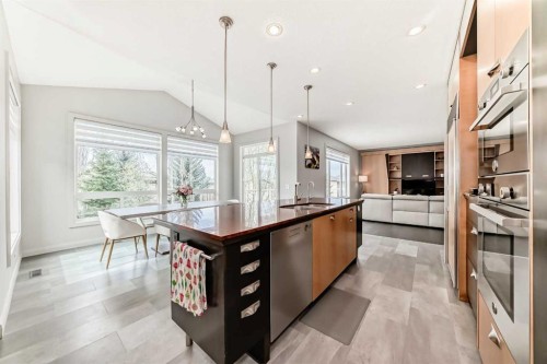 11 Cresthaven Bay Sw, Calgary, AB - Indoor Photo Showing Kitchen With Upgraded Kitchen