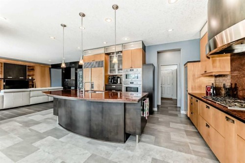 11 Cresthaven Bay Sw, Calgary, AB - Indoor Photo Showing Kitchen With Upgraded Kitchen