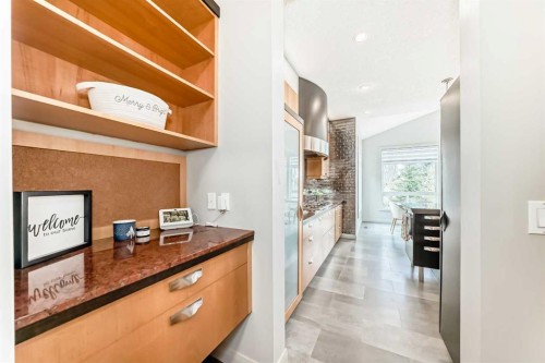 11 Cresthaven Bay Sw, Calgary, AB - Indoor Photo Showing Other Room