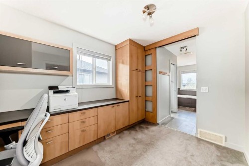 11 Cresthaven Bay Sw, Calgary, AB - Indoor