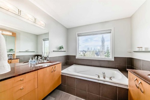 11 Cresthaven Bay Sw, Calgary, AB - Indoor Photo Showing Bathroom