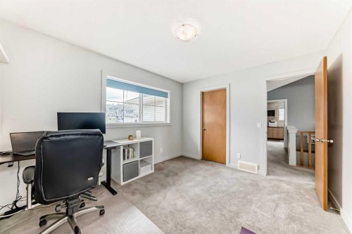 11 Cresthaven Bay Sw, Calgary, AB - Indoor Photo Showing Office