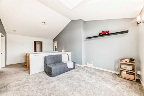 11 Cresthaven Bay Sw, Calgary, AB - Indoor