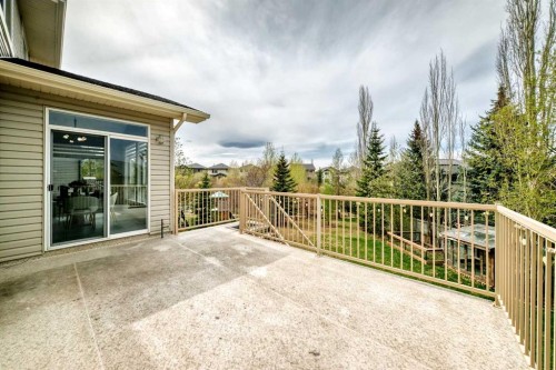 11 Cresthaven Bay Sw, Calgary, AB - Outdoor With Exterior