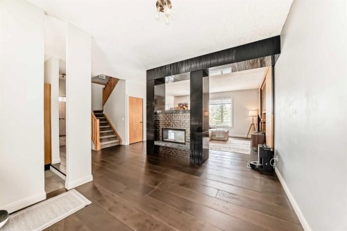 11 Cresthaven Bay Sw, Calgary, AB - Indoor Photo Showing Other Room