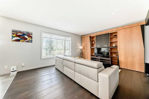 11 Cresthaven Bay Sw, Calgary, AB - Indoor Photo Showing Living Room