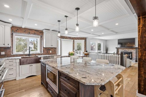 311 Hawkland Place Nw, Calgary, AB - Indoor Photo Showing Kitchen With Upgraded Kitchen