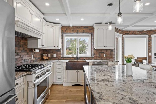 311 Hawkland Place Nw, Calgary, AB - Indoor Photo Showing Kitchen With Upgraded Kitchen