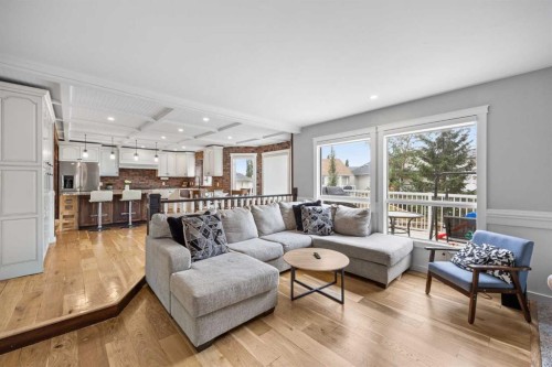 311 Hawkland Place Nw, Calgary, AB - Indoor Photo Showing Living Room