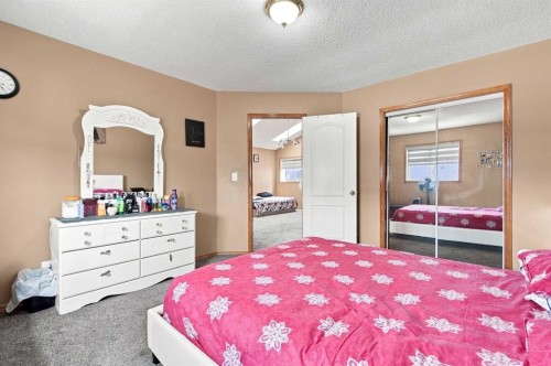 610 Saddlecreek Way Ne, Calgary, AB - Indoor Photo Showing Bedroom