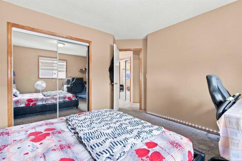 610 Saddlecreek Way Ne, Calgary, AB - Indoor Photo Showing Bedroom