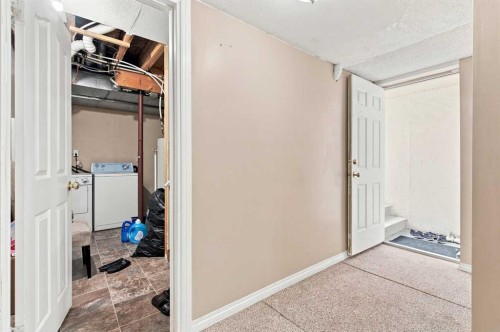 610 Saddlecreek Way Ne, Calgary, AB - Indoor Photo Showing Other Room