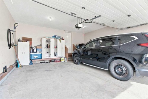 610 Saddlecreek Way Ne, Calgary, AB - Indoor Photo Showing Garage