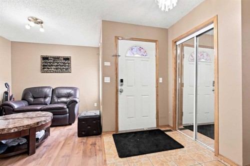 610 Saddlecreek Way Ne, Calgary, AB - Indoor Photo Showing Other Room
