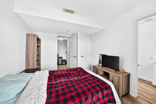 512 Sage Hill Grove Nw, Calgary, AB - Indoor Photo Showing Bedroom
