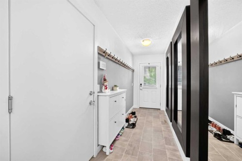 512 Sage Hill Grove Nw, Calgary, AB - Indoor Photo Showing Other Room