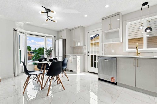 427 Falmere Road Ne, Calgary, AB - Indoor