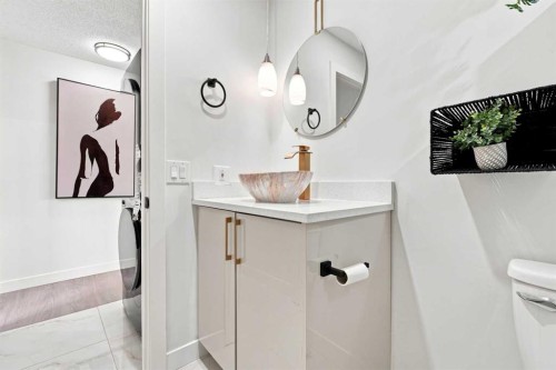 427 Falmere Road Ne, Calgary, AB - Indoor Photo Showing Bathroom
