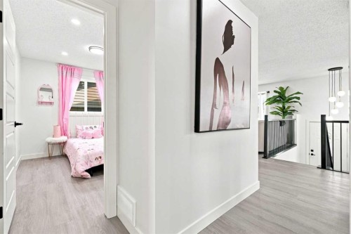 427 Falmere Road Ne, Calgary, AB - Indoor Photo Showing Other Room