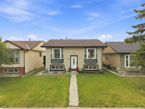 427 Falmere Road Ne, Calgary, AB - Outdoor With Facade