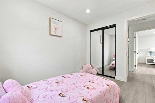 427 Falmere Road Ne, Calgary, AB - Indoor Photo Showing Bedroom