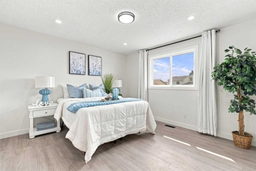 427 Falmere Road Ne, Calgary, AB - Indoor Photo Showing Bedroom