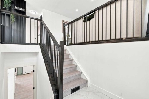 427 Falmere Road Ne, Calgary, AB - Indoor Photo Showing Other Room