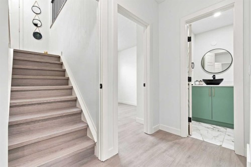 427 Falmere Road Ne, Calgary, AB - Indoor Photo Showing Other Room