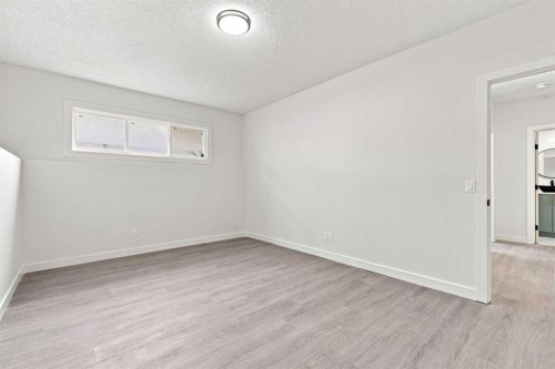 427 Falmere Road Ne, Calgary, AB - Indoor Photo Showing Other Room