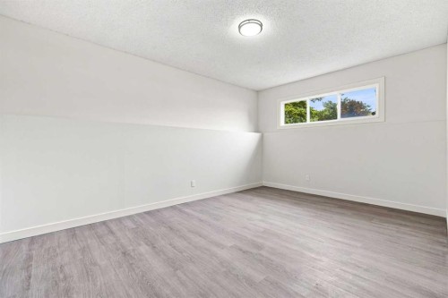 427 Falmere Road Ne, Calgary, AB - Indoor Photo Showing Other Room