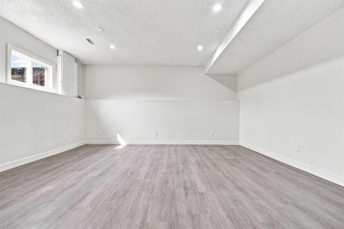 427 Falmere Road Ne, Calgary, AB - Indoor Photo Showing Other Room