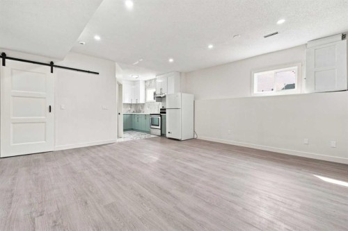 427 Falmere Road Ne, Calgary, AB - Indoor