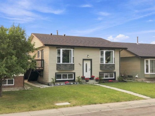 427 Falmere Road Ne, Calgary, AB - Outdoor With Facade