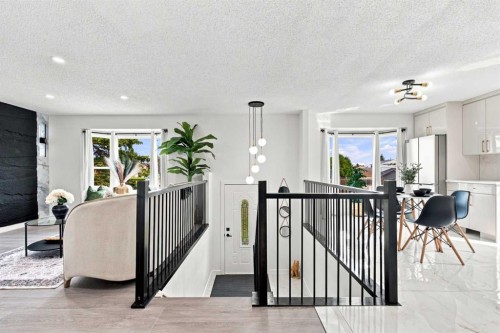 427 Falmere Road Ne, Calgary, AB - Indoor