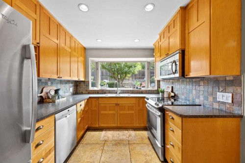 30 Gateway Drive Sw, Calgary, AB - Indoor Photo Showing Kitchen With Double Sink