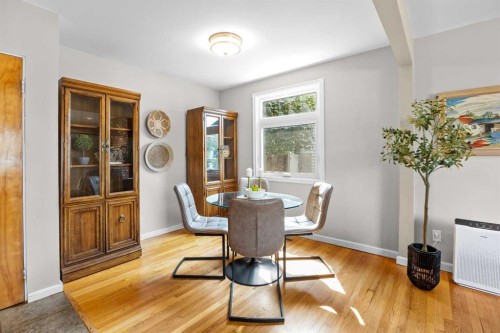 30 Gateway Drive Sw, Calgary, AB - Indoor Photo Showing Dining Room