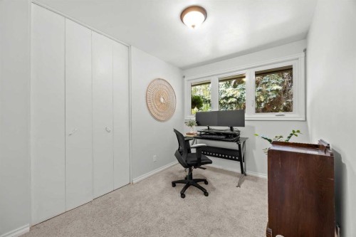 30 Gateway Drive Sw, Calgary, AB - Indoor Photo Showing Office