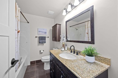 30 Gateway Drive Sw, Calgary, AB - Indoor Photo Showing Bathroom