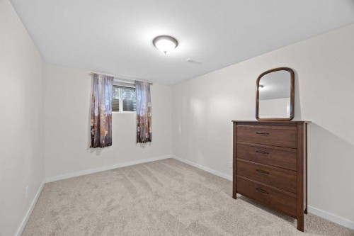 30 Gateway Drive Sw, Calgary, AB - Indoor Photo Showing Other Room