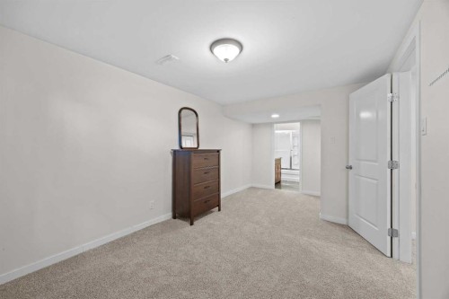 30 Gateway Drive Sw, Calgary, AB - Indoor Photo Showing Other Room