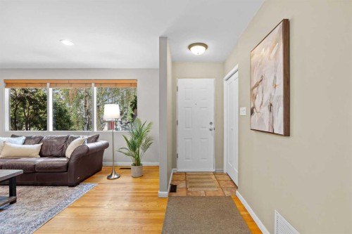 30 Gateway Drive Sw, Calgary, AB - Indoor
