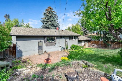 30 Gateway Drive Sw, Calgary, AB - Outdoor