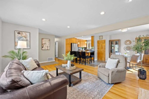 30 Gateway Drive Sw, Calgary, AB - Indoor Photo Showing Living Room