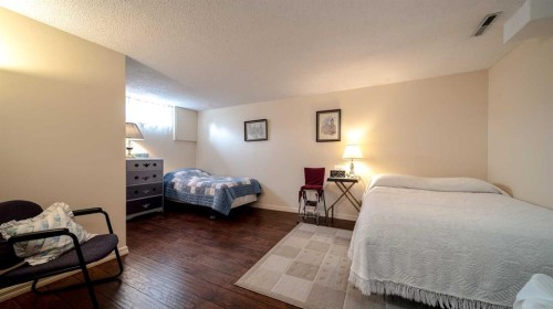 5015 Marchand Crescent Ne, Calgary, AB - Indoor Photo Showing Bedroom