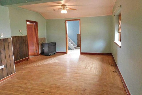 309 45 Avenue West, Claresholm, AB - Indoor Photo Showing Other Room