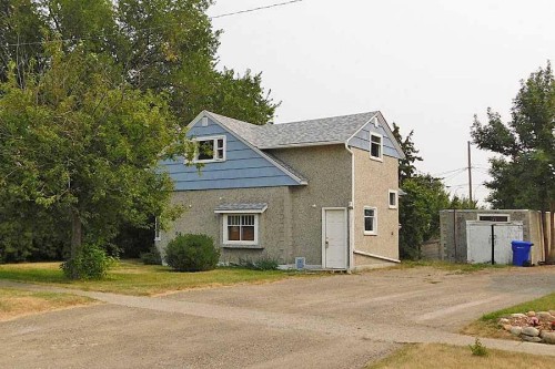 309 45 Avenue West, Claresholm, AB - Outdoor