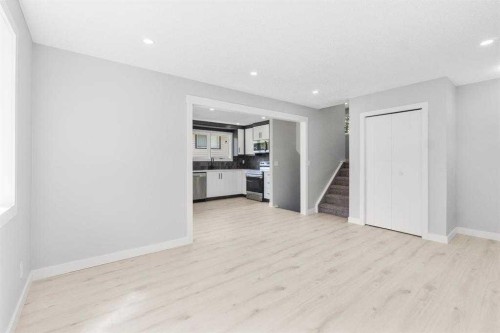 6420 26 Avenue Ne, Calgary, AB - Indoor